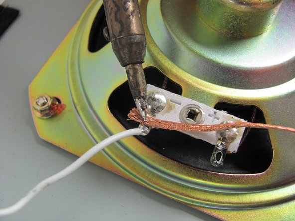 Cobra 29 LTD Classic Internal Speaker Replacement: crwdns2935265:014crwdnd2935265:02crwdnd2935265:02crwdne2935265:0