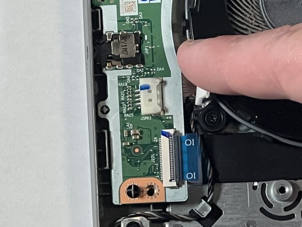 Lenovo IdeaPad 3-1481W000NGUS I/O Board Replacement: crwdns2935265:04crwdnd2935265:02crwdnd2935265:03crwdne2935265:0