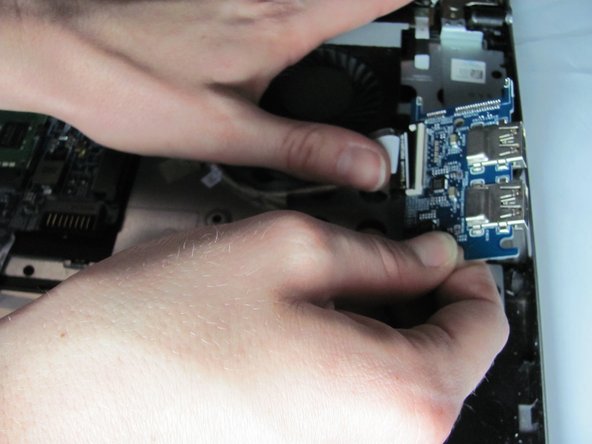 Dell Inspiron 15-7537 USB Board Replacement: crwdns2935265:017crwdnd2935265:02crwdnd2935265:03crwdne2935265:0