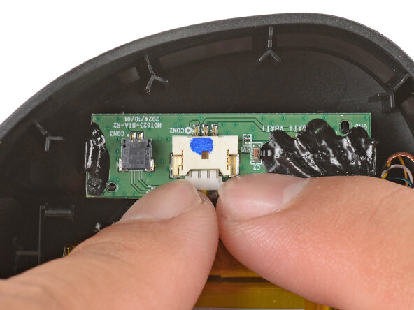 Logitech G522/A20 X Lightspeed Battery Replacement, Disconnect the battery: crwdns2935265:010crwdnd2935265:01crwdnd2935265:03crwdne2935265:0