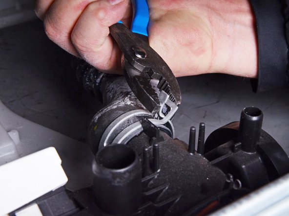 LG Front Load Washing Machine Pump Hose Replacement, Disconnect the tub to pump hose: crwdns2935265:027crwdnd2935265:02crwdnd2935265:03crwdne2935265:0