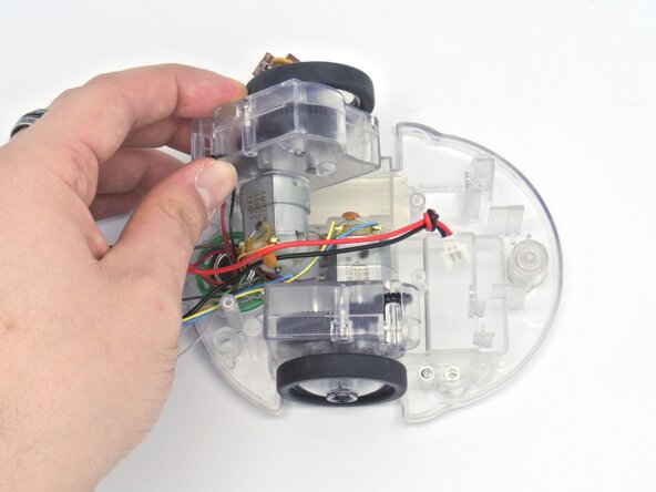 Disassembling the Blue-Bot, Removing the motors: crwdns2935265:09crwdnd2935265:02crwdnd2935265:02crwdne2935265:0