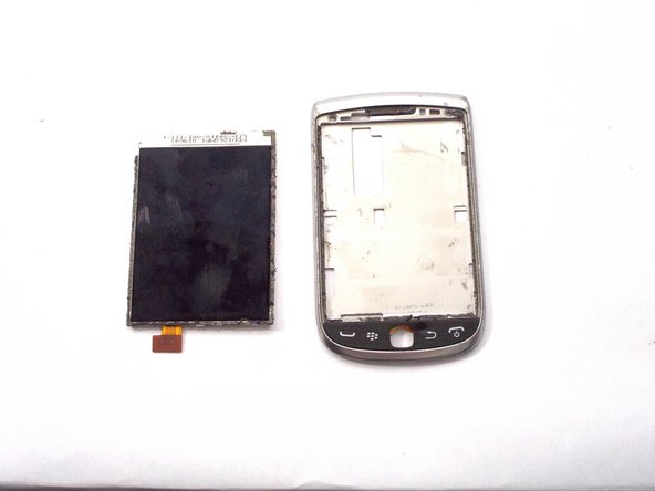 Blackberry Torch 9810 Screen Replacement, Remove the Screen: crwdns2935265:018crwdnd2935265:02crwdnd2935265:02crwdne2935265:0