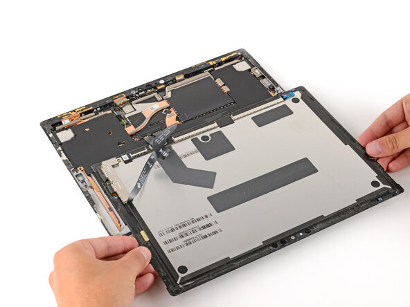 Microsoft Surface Pro 7+ Screen Replacement, Flip the screen over: stap 19, afbeelding 3 van 3