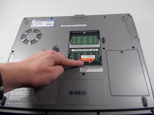 Dell Inspiron 1100 CD Drive Replacement: crwdns2935265:03crwdnd2935265:02crwdnd2935265:02crwdne2935265:0