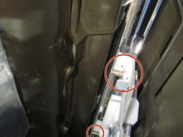 2003 Acura TL Window Regulator Replacement: passo 7, immagine 1 di 3