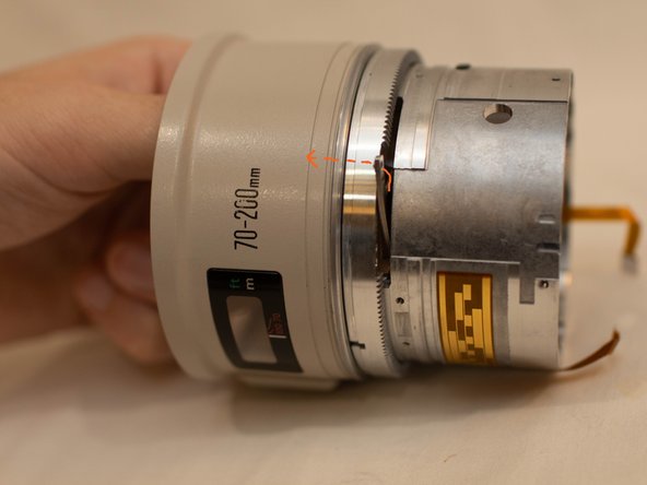 Canon EF 70-200mm f/2.8L IS USM Zooming Key Replacement, Remove the Broken Zooming Key: crwdns2935265:011crwdnd2935265:02crwdnd2935265:02crwdne2935265:0