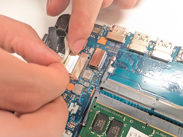 HP 250 G7 Display Replacement, Display: step 6, image 2 of 3