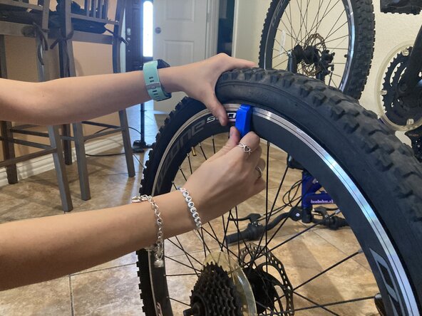 Ozone 500 Mountian Bike Rear Tire Tube Replacement: crwdns2935265:06crwdnd2935265:02crwdnd2935265:03crwdne2935265:0