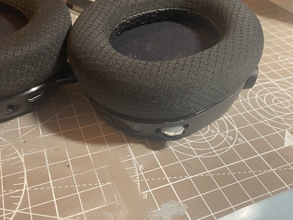 SteelSeries Arctis 7 2019 Edition Wireless CharMix Dial Potentiometer Replacement, Put the headphone back together: crwdns2935265:011crwdnd2935265:02crwdnd2935265:02crwdne2935265:0