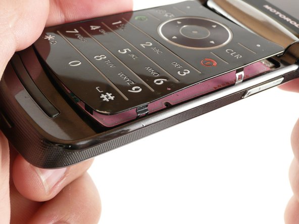 Motorola RAZR2 v9m Keypad Replacement: crwdns2935265:07crwdnd2935265:03crwdnd2935265:03crwdne2935265:0