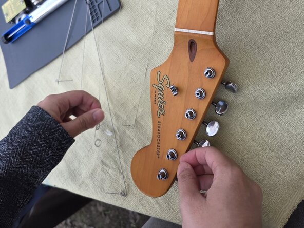 Stratocaster Loose Switch Wire Reattachment: step 4, image 2 of 2