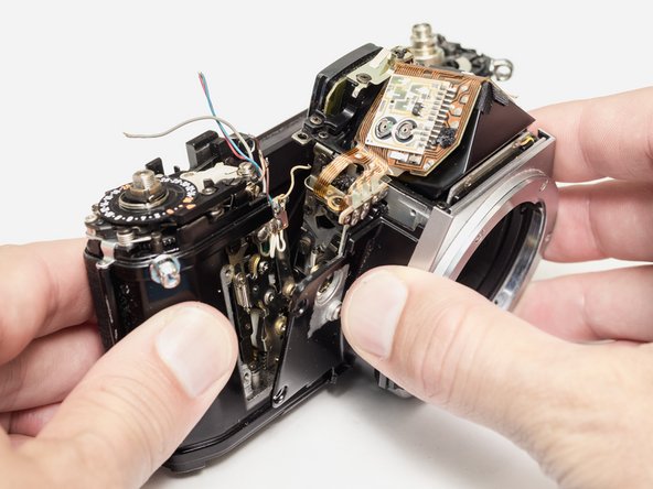 Pentax ME Super Front Board and Mirror Box Removal, Remove front block assembly: stap 0, afbeelding 2 van 2