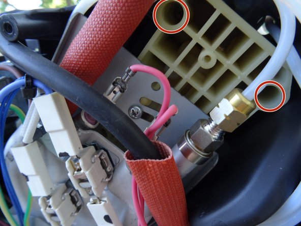 DeLonghi ECAM Series oberen Brühkolben revidieren: crwdns2935265:010crwdnd2935265:03crwdnd2935265:03crwdne2935265:0