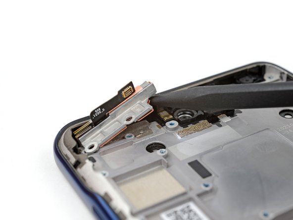 Motorola Edge 5G UW (2022) Screen Replacement, Remove the top 5G mmWave antenna: crwdns2935265:044crwdnd2935265:02crwdnd2935265:03crwdne2935265:0