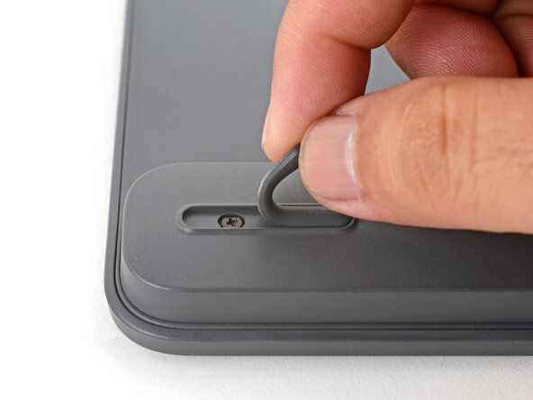 Logitech Signature Slim Solar+ Battery Replacement, Remove the remaining top feet: crwdns2935265:03crwdnd2935265:03crwdnd2935265:03crwdne2935265:0