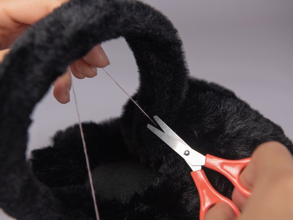 How To Fix Torn Winter Earmuffs: crwdns2935265:08crwdnd2935265:02crwdnd2935265:02crwdne2935265:0