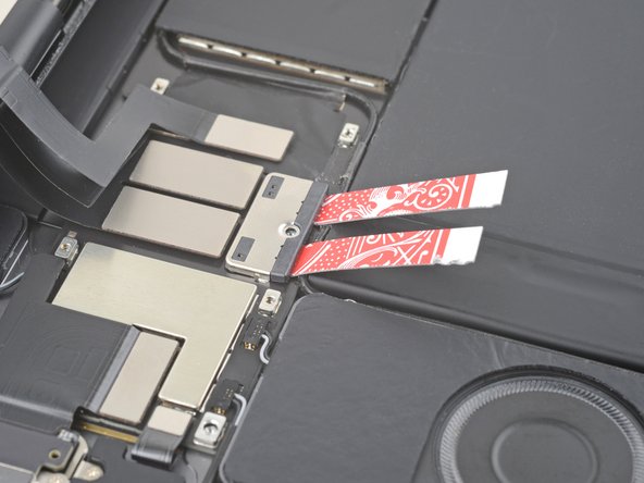 iPad Pro 11" 4th Gen Screen Replacement, Insert the card strips: crwdns2935265:024crwdnd2935265:03crwdnd2935265:03crwdne2935265:0