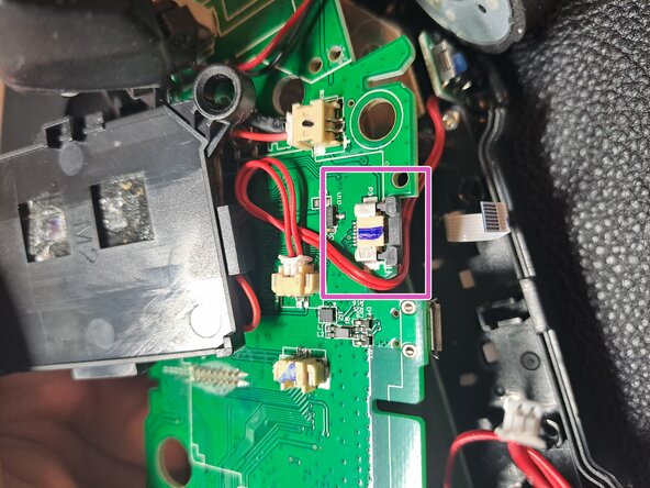 Nacon Asymmetric Wireless PS4 Controller Teardown, Remove the second ribbon cable: crwdns2935265:05crwdnd2935265:01crwdnd2935265:01crwdne2935265:0