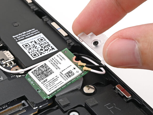 Framework Laptop 13 Pro Wi-Fi Module Replacement, Remove the Wi-Fi module cover: passo 8, imagem 2 %32