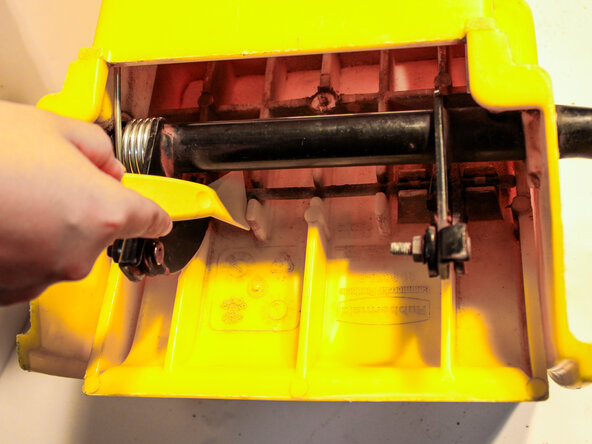 Rubbermaid Wavebrake Mop Bucket Wringer Torsion Spring Replacement: 手順 7、 2の画像 2