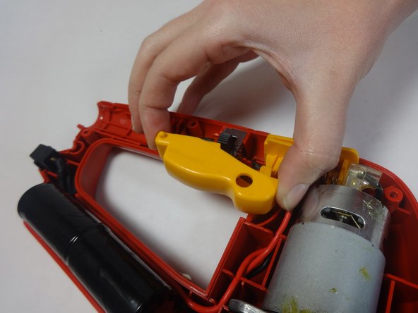 Homelite UT44172 Operating Switch Replacement, Switch Removal: crwdns2935265:03crwdnd2935265:02crwdnd2935265:02crwdne2935265:0