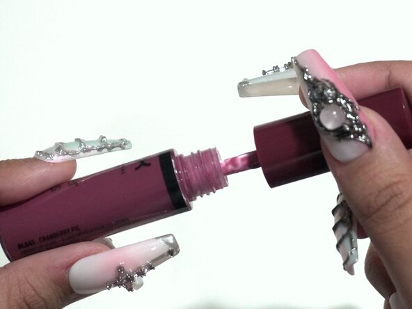 How to Repair a Broken Lip Gloss Stopper: crwdns2935265:05crwdnd2935265:02crwdnd2935265:02crwdne2935265:0