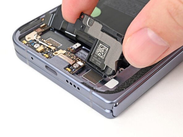 Google Pixel 10 Pro Fold Flip and Base Battery Replacement: step 23, image 2 of 2