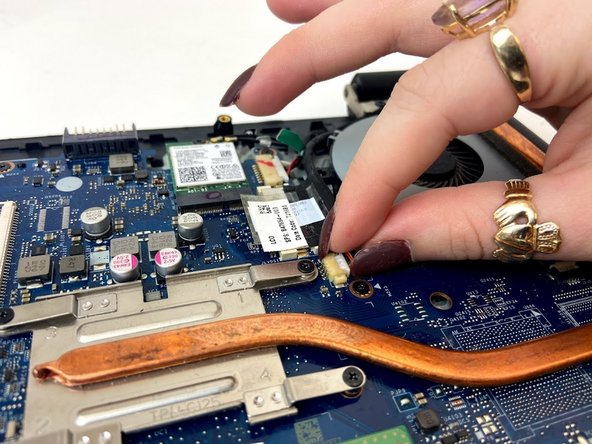 HP 15-ay114cy Fan Replacement, Remove the Fan Wire: crwdns2935265:08crwdnd2935265:02crwdnd2935265:03crwdne2935265:0