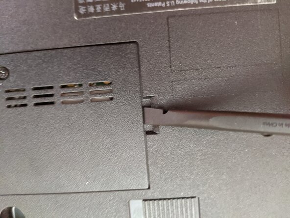 Dell Latitude E5400 Hard Drive Replacement, Remove battery and access panel.: crwdns2935265:01crwdnd2935265:03crwdnd2935265:03crwdne2935265:0