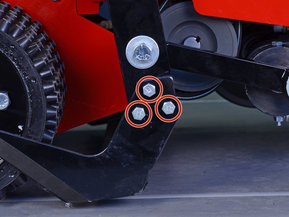 Classen Sod Cutter SC18AHDCA 2019 Blade Replacement, Unscrew the blade: crwdns2935265:03crwdnd2935265:02crwdnd2935265:02crwdne2935265:0