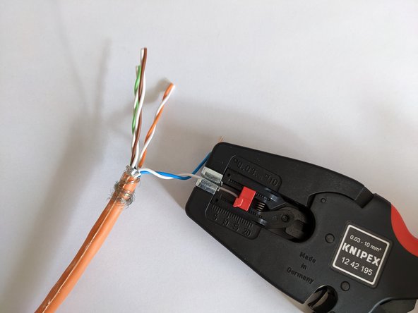 How to strip Cat.7 S/FTP PiMF Ethernet Cable, Strip the wire (optional): crwdns2935265:06crwdnd2935265:03crwdnd2935265:03crwdne2935265:0