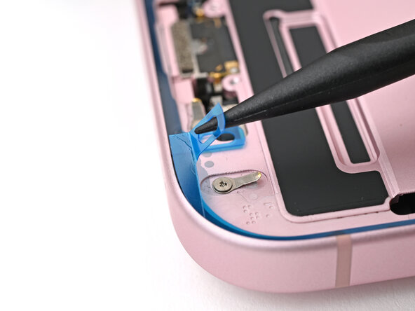 iPhone 15 Screen Replacement, Remove the final adhesive liners: 步骤 54 中的图像 2，2