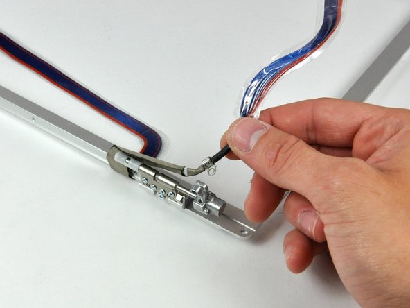 PowerBook G4 Aluminum 15" 1-1.5 GHz Front Display Bezel Replacement: crwdns2935265:045crwdnd2935265:02crwdnd2935265:02crwdne2935265:0