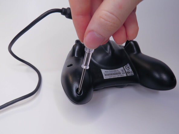 Xbox Controller S Buttons Replacement Guide, Backplate: paso 1, imagen 2 de 2