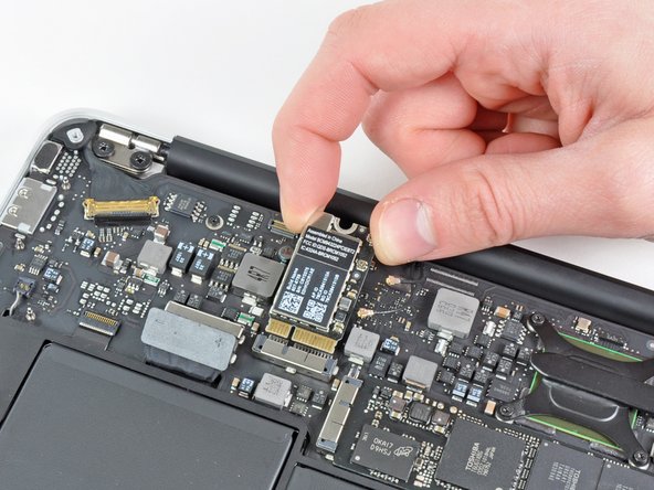 MacBook Air 11" Late 2010 AirPort/Bluetooth Card Replacement: crwdns2935265:06crwdnd2935265:02crwdnd2935265:02crwdne2935265:0