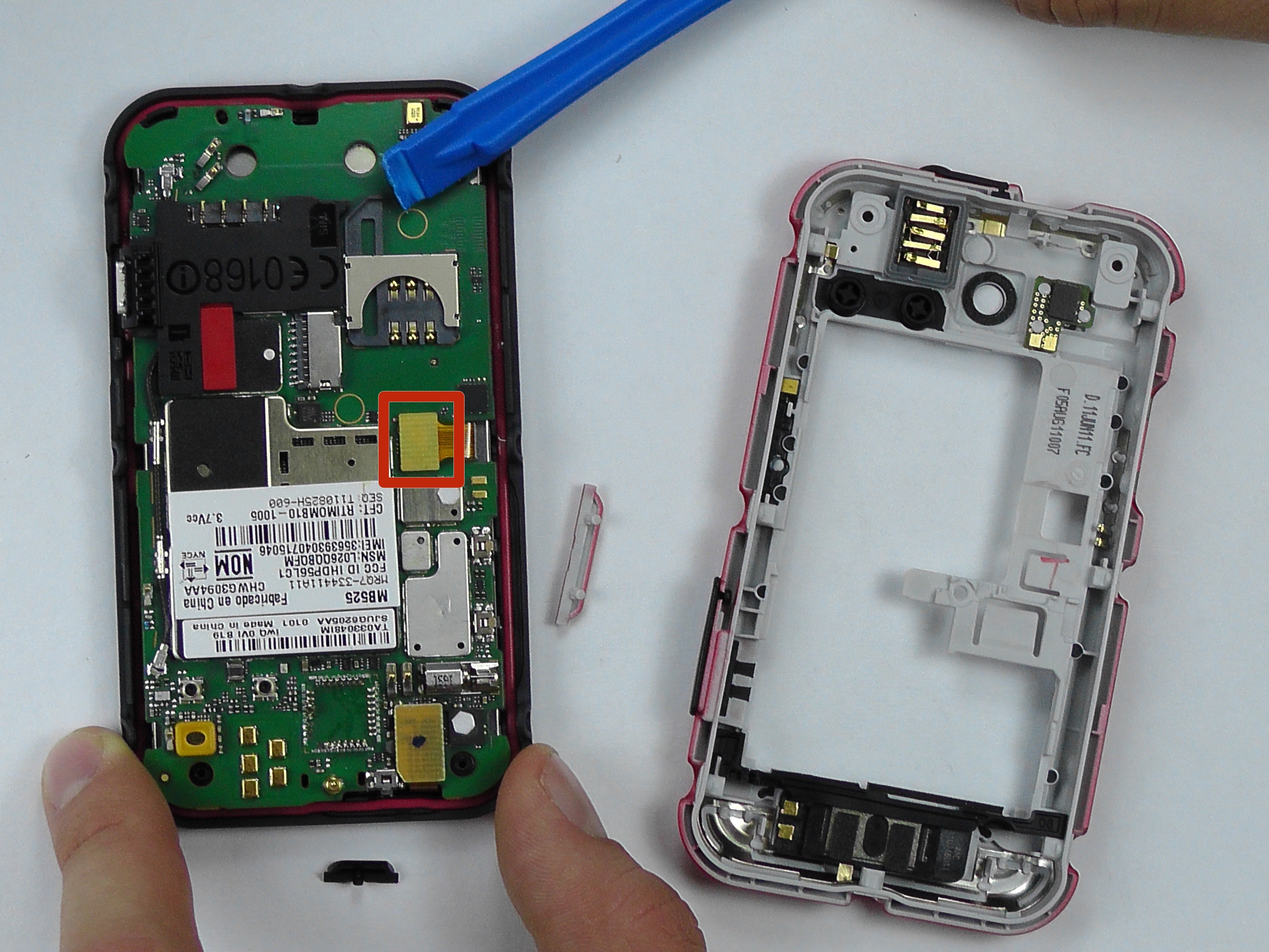 136. Yyc-525 как разобрать. Замена motorola. Как снять батарею с телефона motorola xt1028. Моторола дефай мини крышка для усиленного аккумулятора.