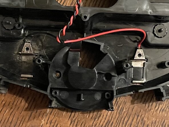 iRobot Roomba 581 Teardown, Charging Terminals: crwdns2935265:018crwdnd2935265:02crwdnd2935265:02crwdne2935265:0