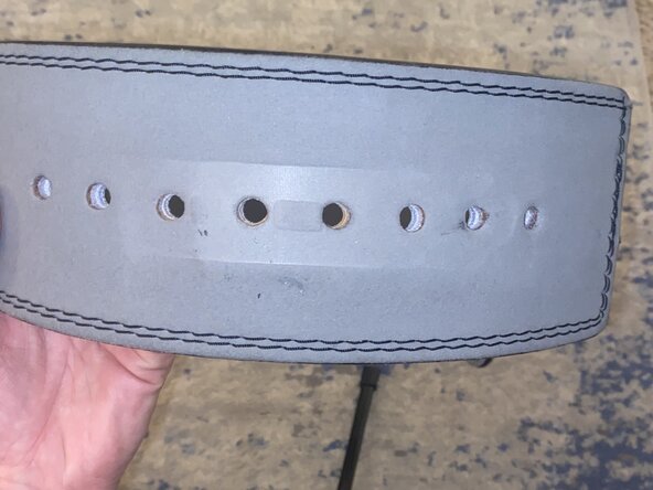 How to Fix a Loose-Fitting Lifting Belt: crwdns2935265:04crwdnd2935265:03crwdnd2935265:03crwdne2935265:0