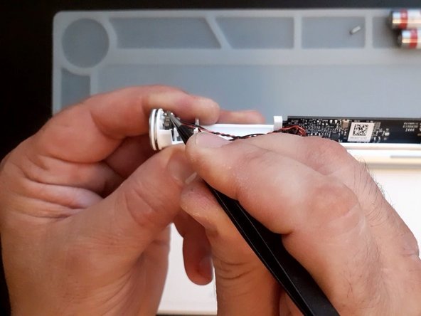 How to Repair Apple Wireless Keyboard A1314 - Doesn't Turn On: step 5, image 1 of 3