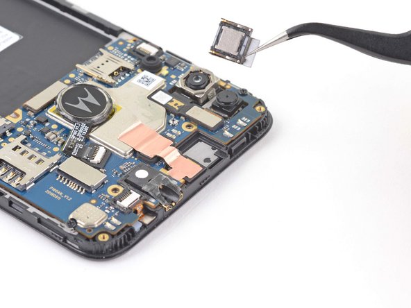 Motorola Moto E6 Plus Earpiece Speaker Replacement, Remove the earpiece speaker: crwdns2935265:018crwdnd2935265:03crwdnd2935265:03crwdne2935265:0