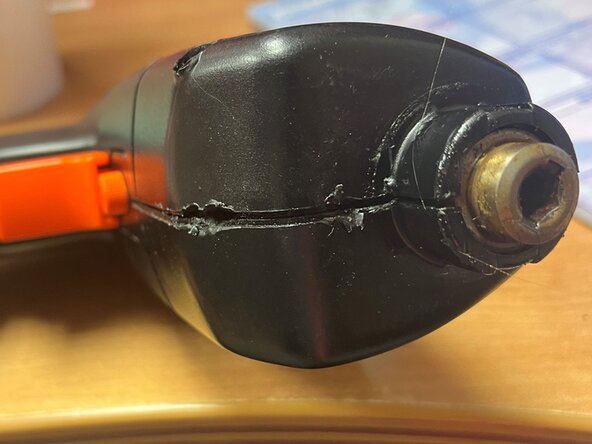 Black and Decker 9025 Teardown, Pry it apart: crwdns2935265:02crwdnd2935265:01crwdnd2935265:01crwdne2935265:0