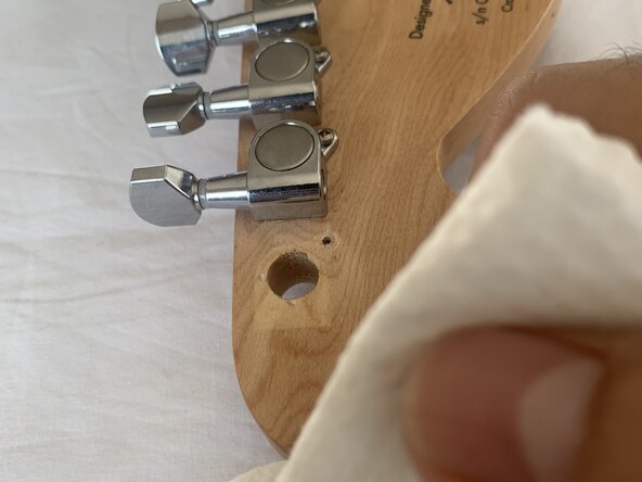 Squier Strat Guitar Tuner Replacement: шаг 6, изображение 2 из 2