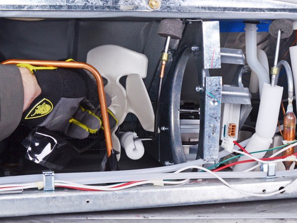 Whirlpool Refrigerator Condenser Fan Replacement, Remove the condenser fan: crwdns2935265:05crwdnd2935265:02crwdnd2935265:03crwdne2935265:0