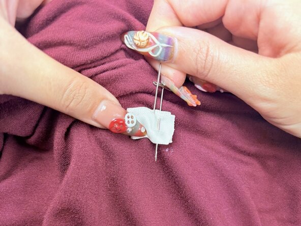 Altering an Oversized Shirt with a Ribbon Corset Technique: étape 11, image 1 de 3