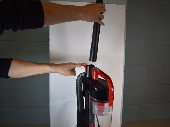 Bissell CleanView Compact 3508 Lower Hose Replacement, Brush Roll Cover: crwdns2935265:01crwdnd2935265:03crwdnd2935265:03crwdne2935265:0