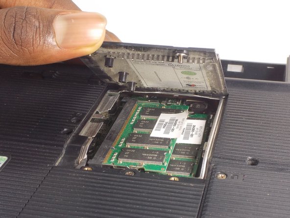 Compaq Presario V2414NR WiFi Card Replacement, RAM Cover: crwdns2935265:03crwdnd2935265:02crwdnd2935265:02crwdne2935265:0