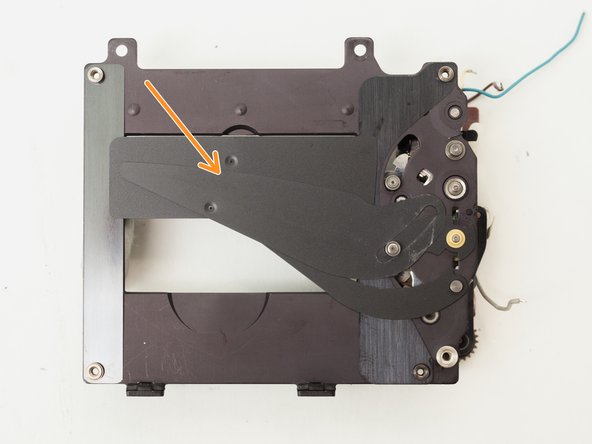 Pentax ME Super Shutter Service, Remove opening curtain: crwdns2935265:028crwdnd2935265:02crwdnd2935265:03crwdne2935265:0