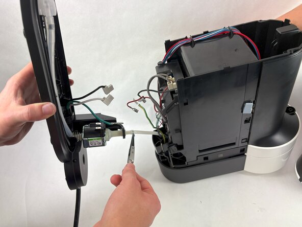 Nespresso Vertuo Next Lower Water Line Replacement: crwdns2935265:03crwdnd2935265:03crwdnd2935265:03crwdne2935265:0