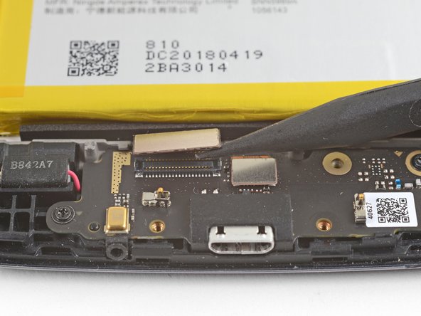 Motorola Moto E4 Plus LCD and Digitizer Replacement, Disconnect the daughterboard connectors: step 13, image 2 of 3
